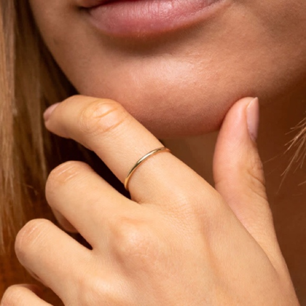Mejuri 14k gold stacker ring, size 6